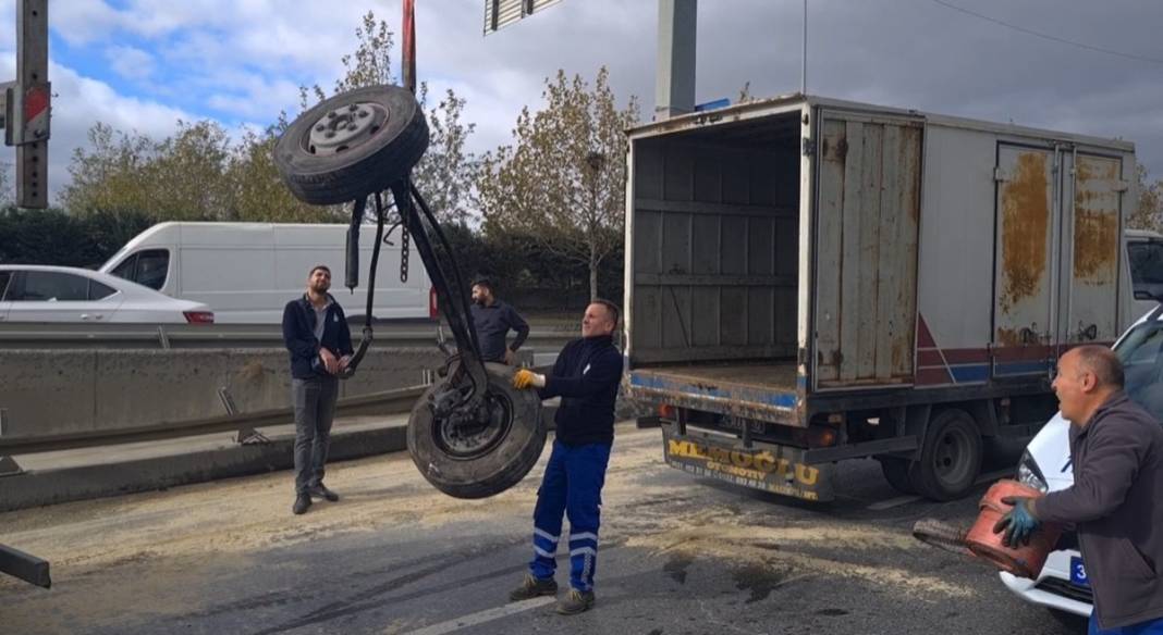Faciadan dönüldü: Kamyonet, oyuncak gibi dağıldı... 9